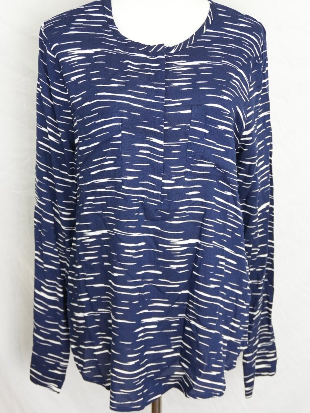 NWT Splendid Lightweight Blouse Womens Large Top Blue White Long Sleeve Shirt